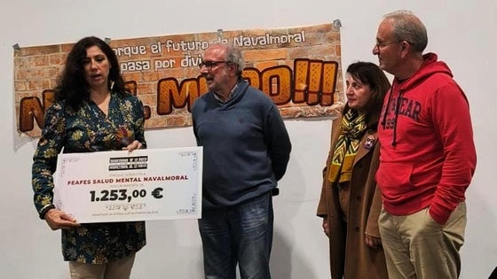 No al Muro entrega a Feafes el dinero que recibe tras ganar un juicio
