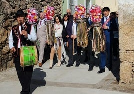 El tamborilero con los Oficiales, Hugo, Clara, Adrián y Curro