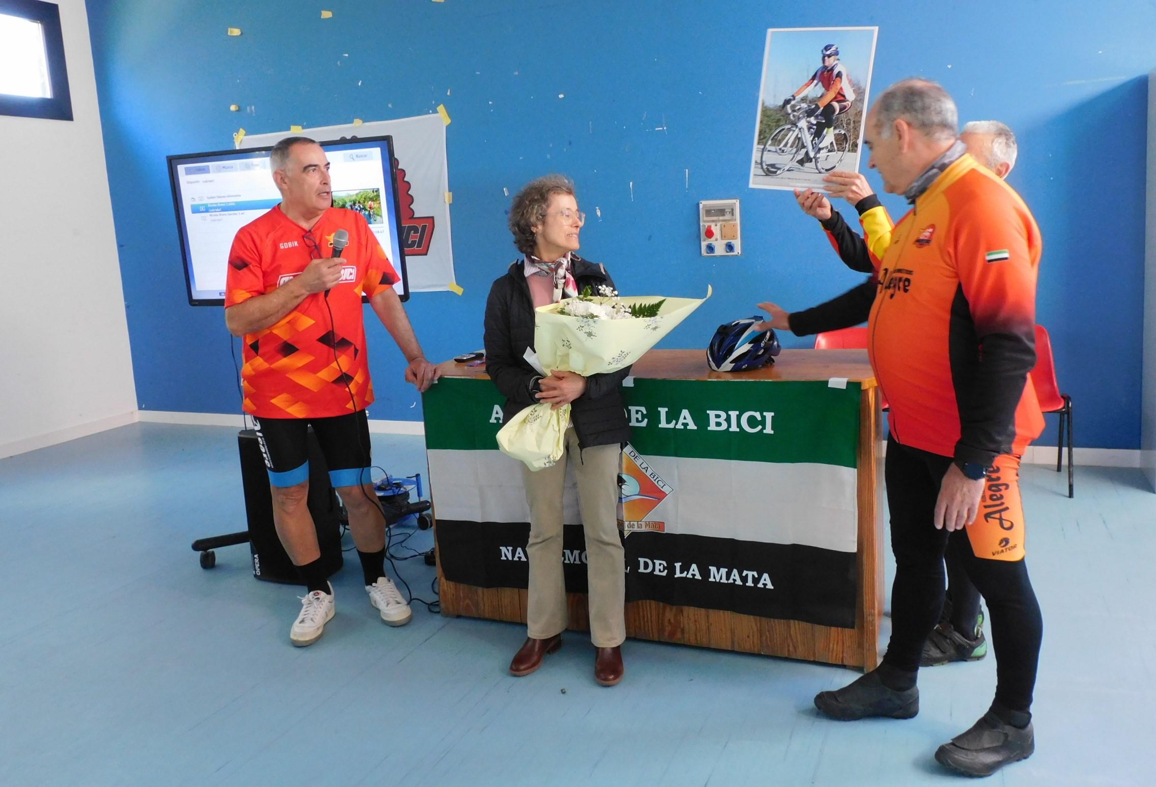 Emotivo homenaje a Nicolás Rivero de los Amigos de la Bici