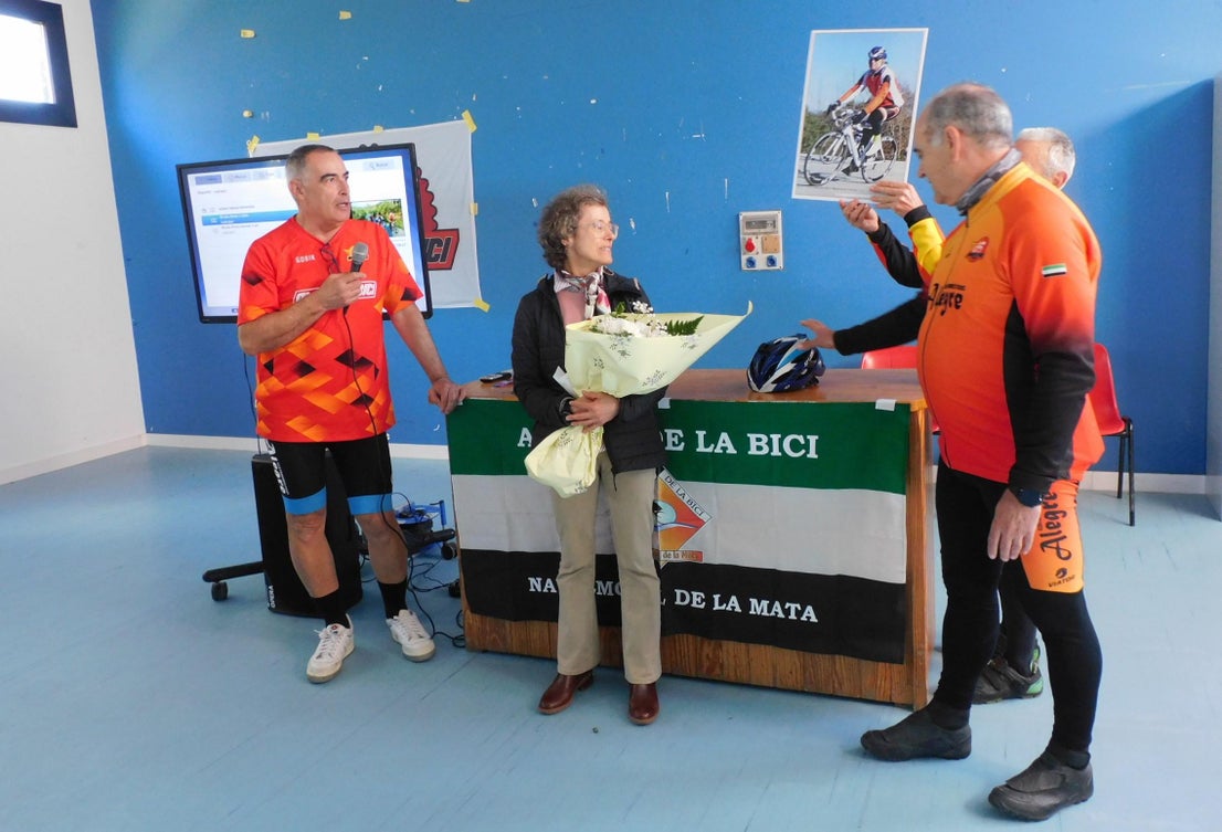 Emotivo homenaje a Nicolás Rivero de los Amigos de la Bici