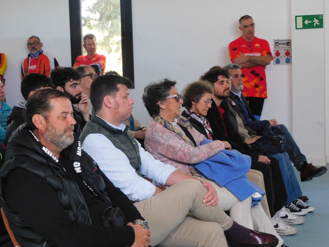 Emotivo homenaje a Nicolás Rivero de los Amigos de la Bici