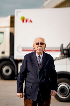 Fundada en 1951 por dos emprendedores con profundas raíces en el comercio tradicional.