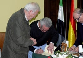 Pablo Jiménez presenta nuevo poemario, 'Cuarto menguante'