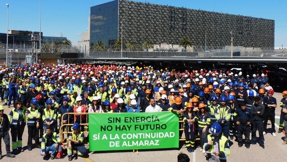 Los trabajadores de Almaraz se concentran en el interior de la instalación por la continuidad de la planta