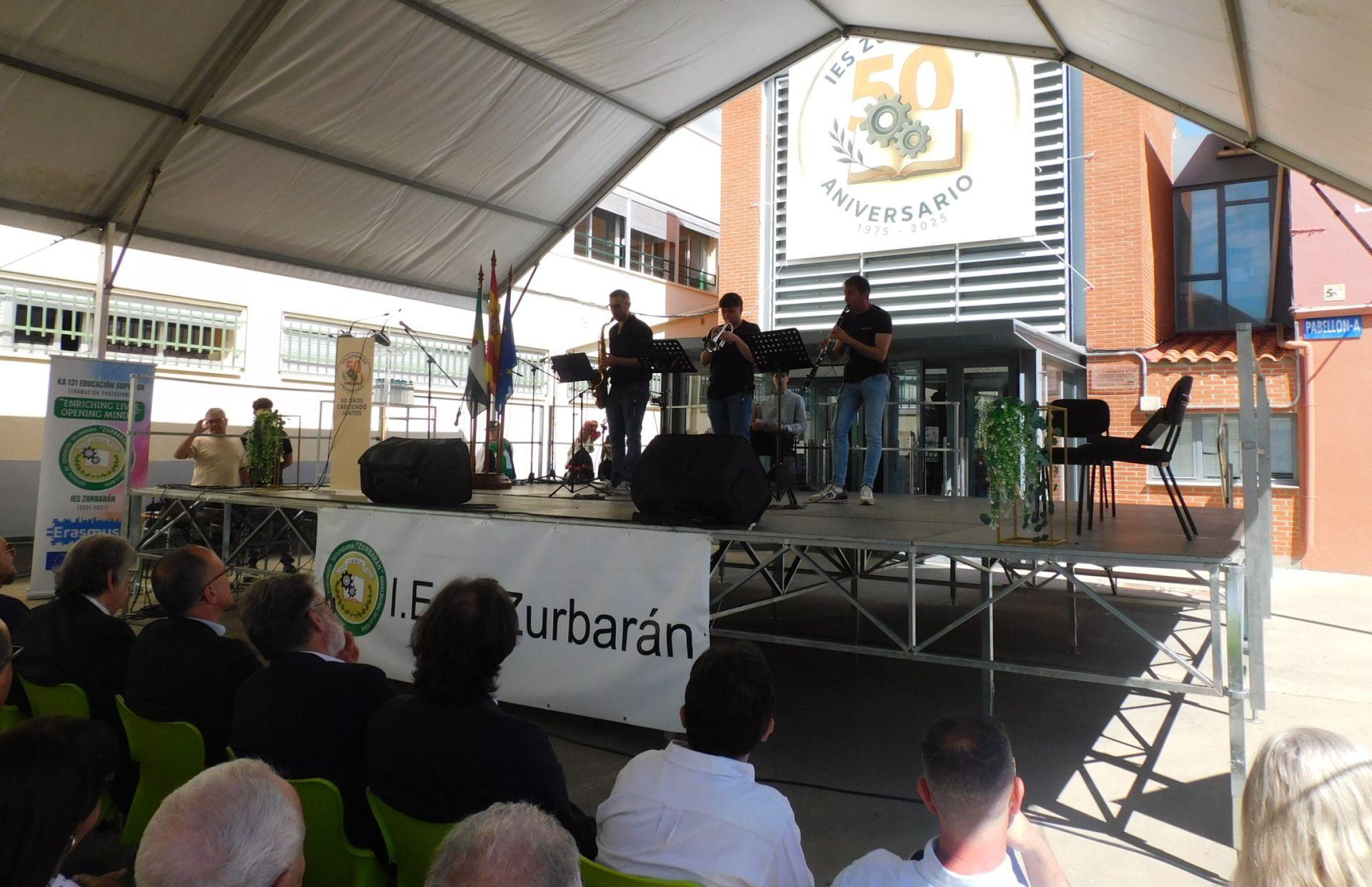 El IES Zurbarán celebra el acto central de su 50 aniversario