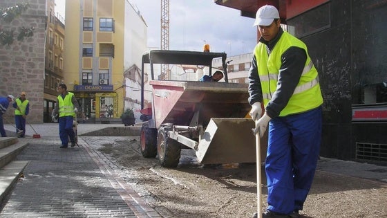 El Ayuntamiento contratará a 59 desempleados