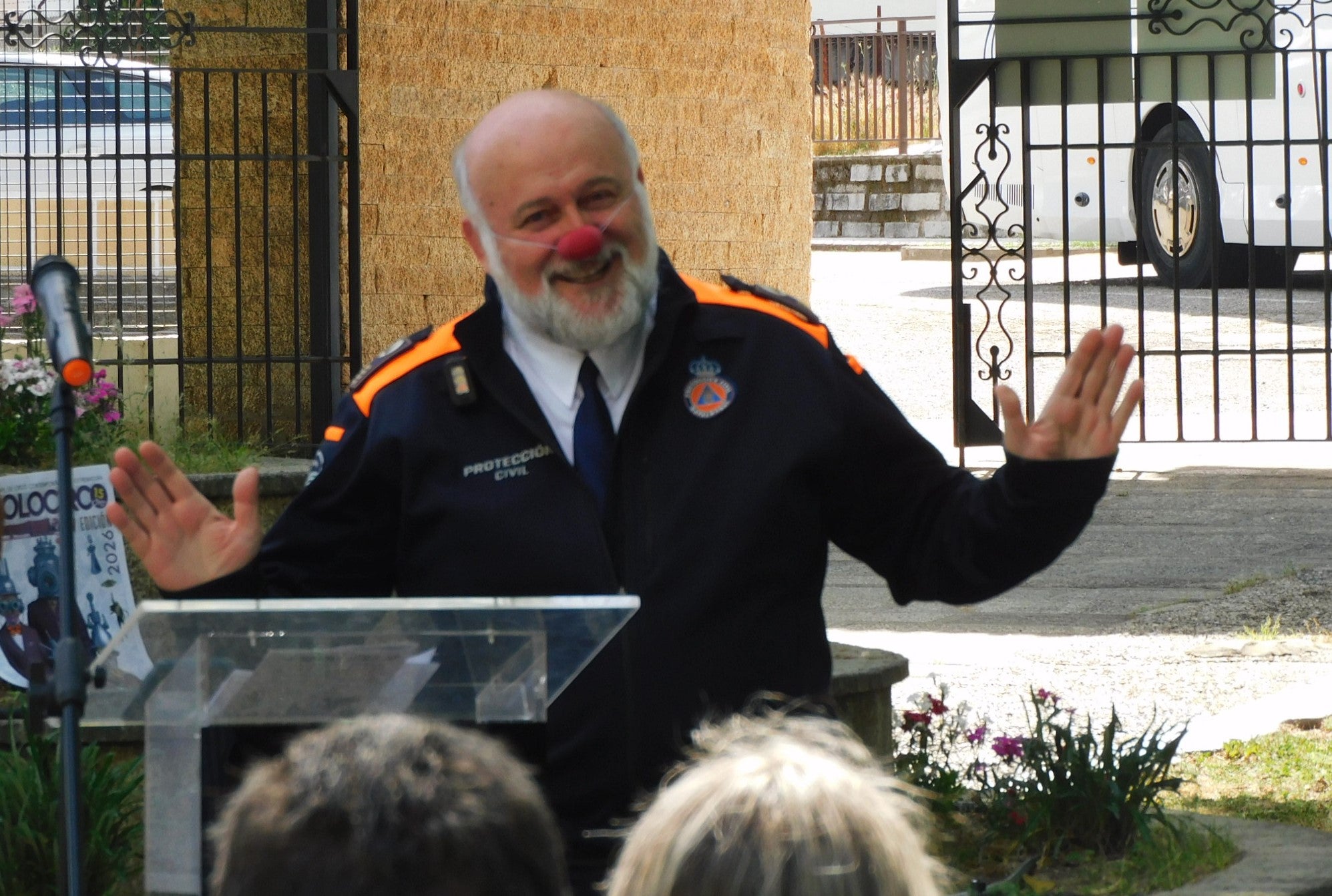 Eduardo Juliench, responsable de Protección Civil, con la clásica nariz de payaso