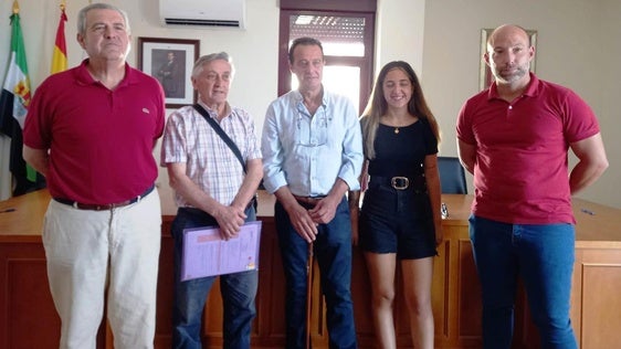 El PP critica que el alcalde de Casas de Miravete libere a una concejala que vive a 400 kilómetros