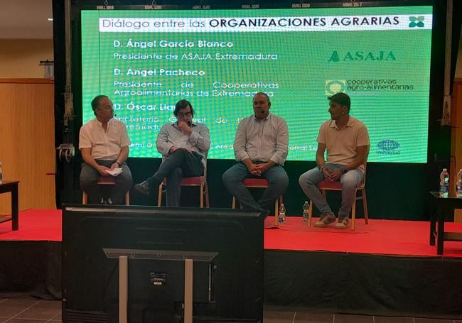 Dirigentes de las organizaciones agrarias en la reciente plenaria de la Mesa del Tabaco
