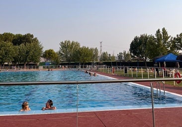 El PSOE propone mantener los precios de la piscina municipal