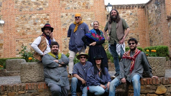 La actuación de Efecto Verdolaga, nueva cita del programa El arte de lo rural en Casas de Belvís