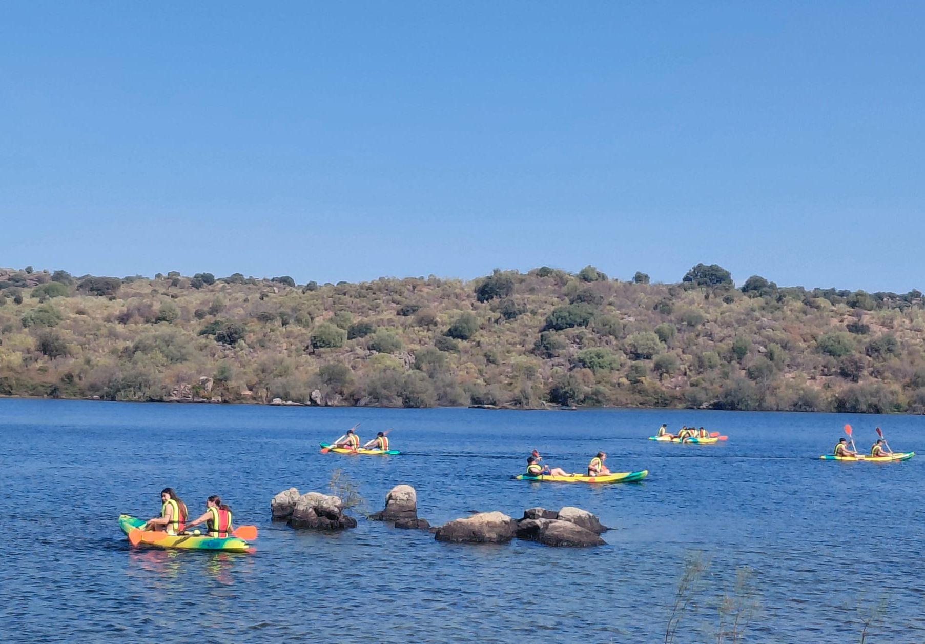 Los jóvenes disfrutaron de actividades acuáticas, entre otras