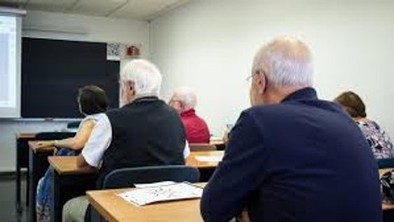 La Universidad de Mayores necesita llegar a 85 matrículas