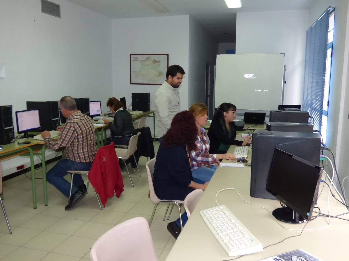 El Plan de Alfabetización Tecnológica impartirá tres nuevos cursos