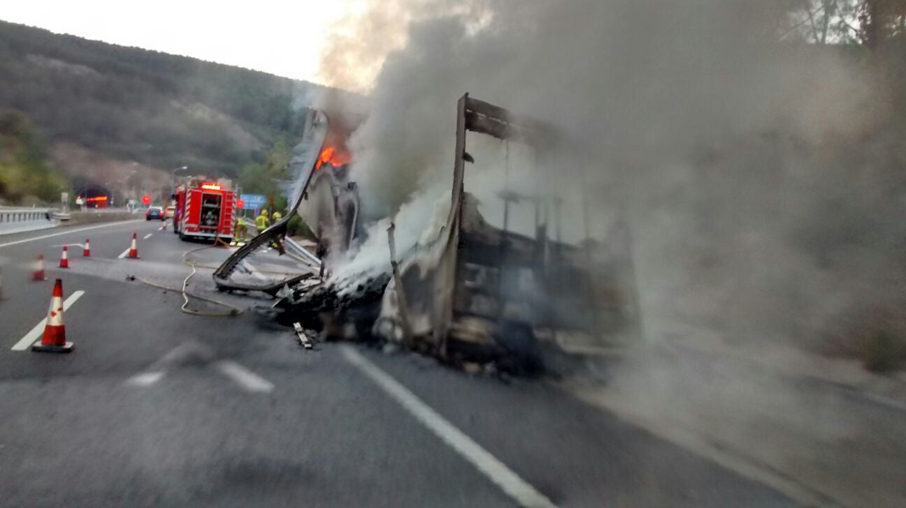 El accidente se produjo cerca de los túneles de Miravete 