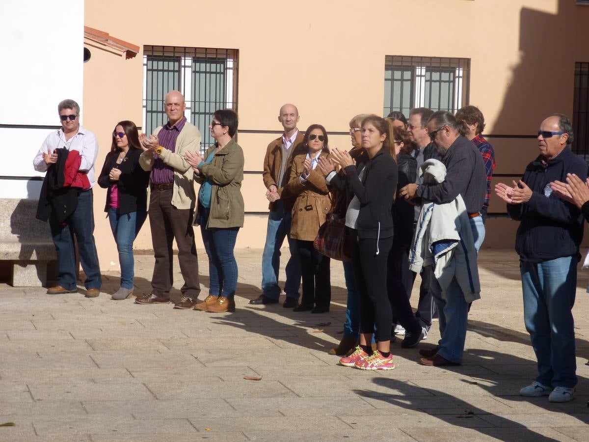 Aplausos tras el minuto de silencio en la plaza de España 