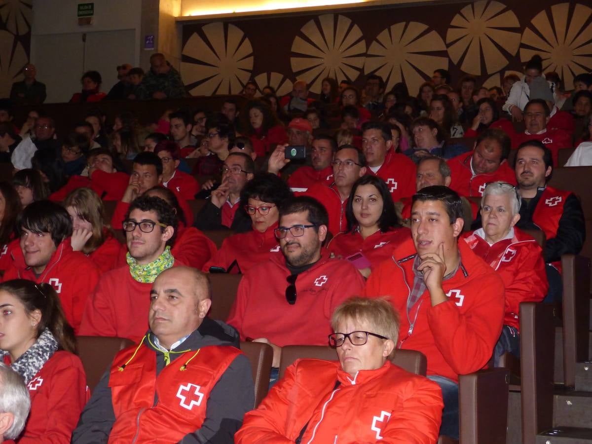 Voluntarios de Cruz Roja en el Teatro del Mercado 