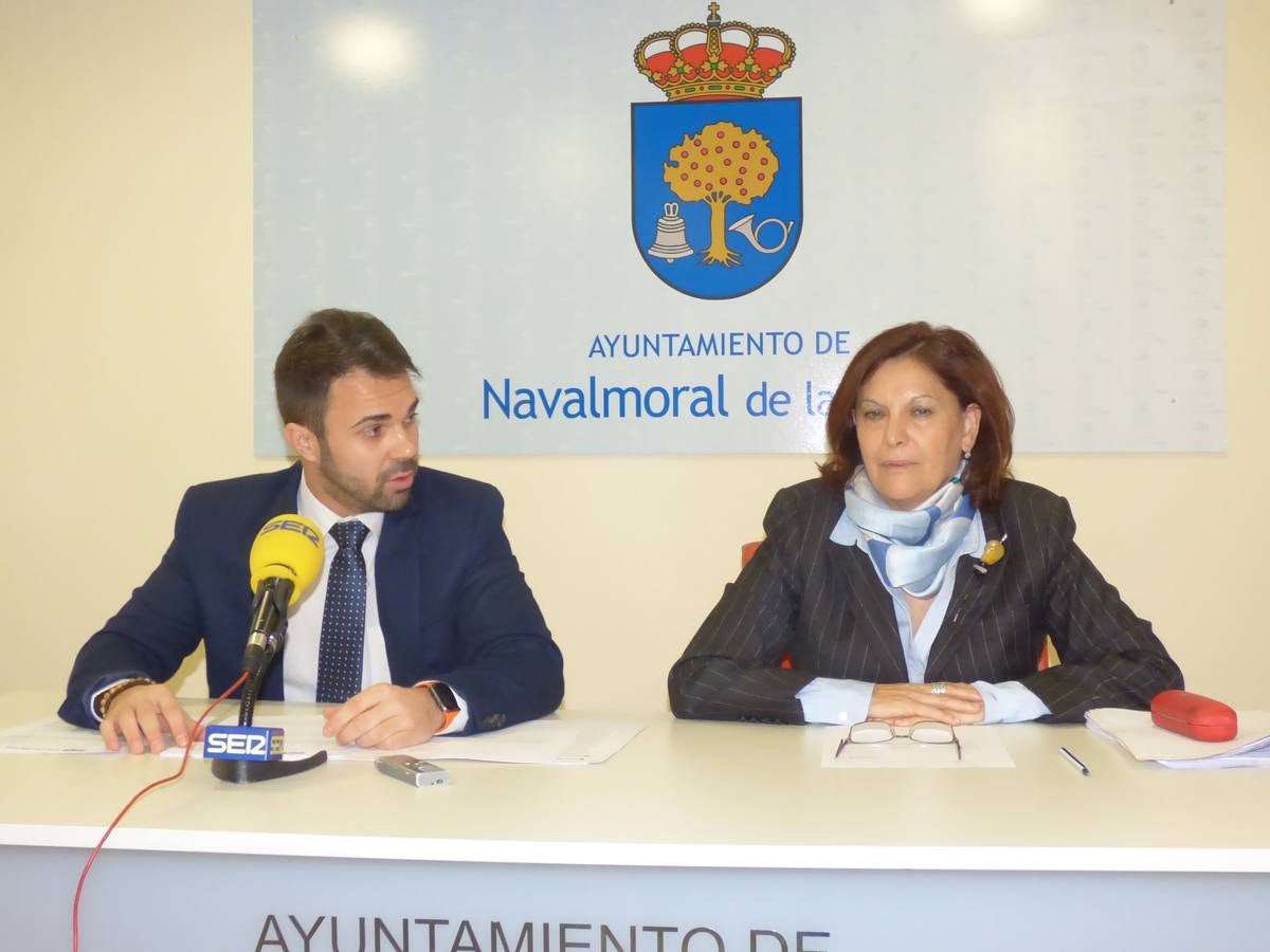 Ángel Muñoz y Belén Vázquez al presentar las mociones 