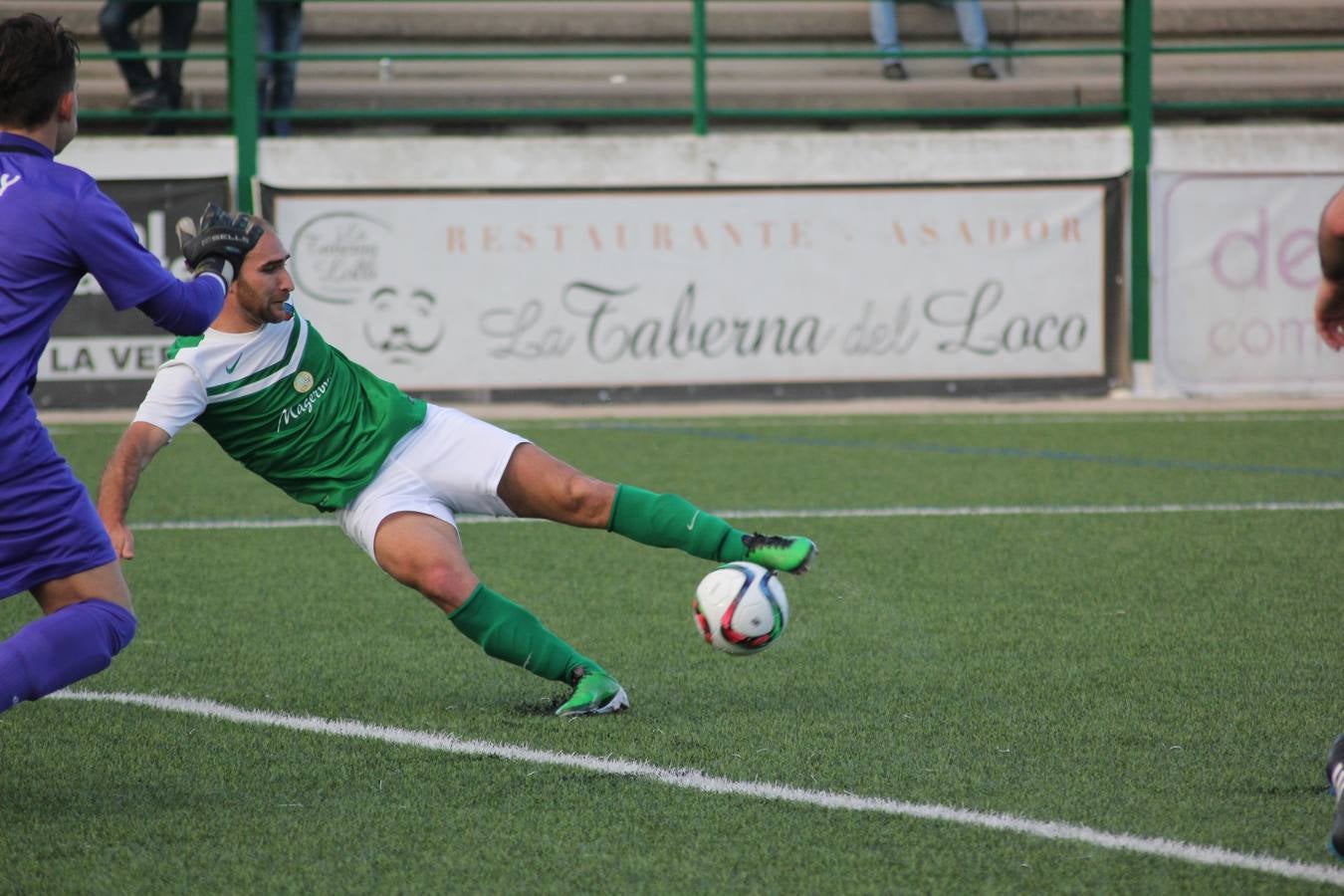 Rulo en el momento de marcar el 1-0 Xelu Díaz