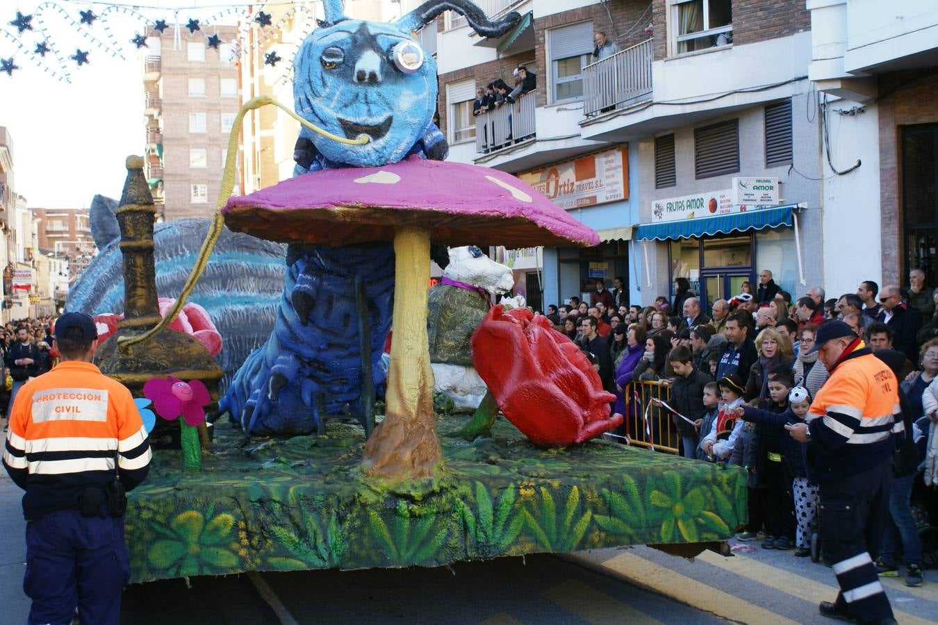 Carrozas y comparsas desfilarán domingo y martes 