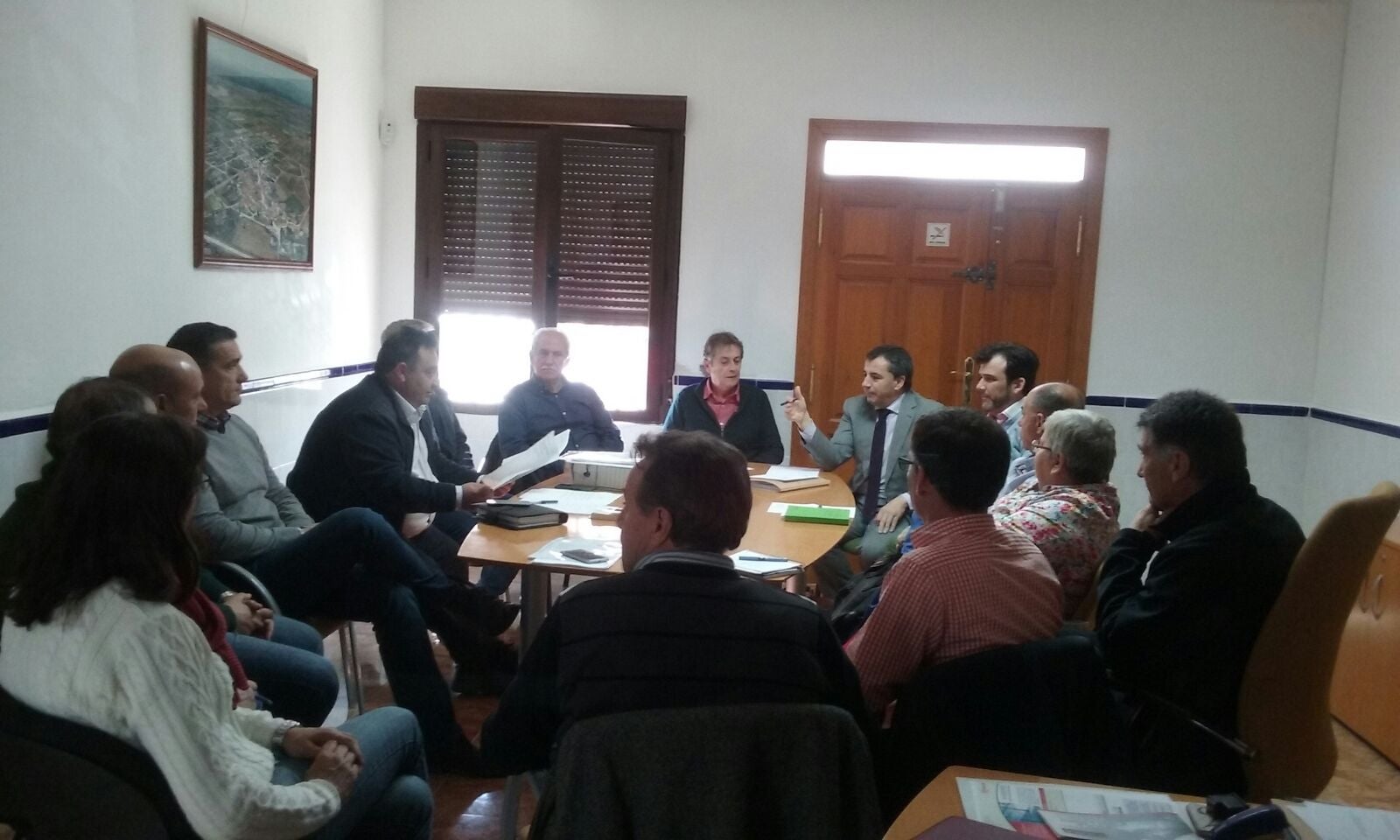 Imagen de la reunión celebrada en Saucedilla 