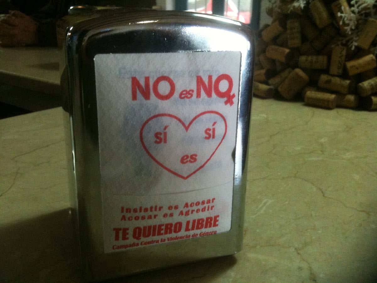 Vuelven las servilletas con mensajes contra la violencia machista