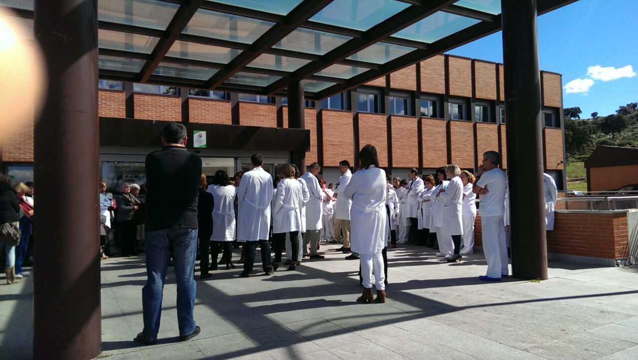 Concentración a las puertas del hospital 