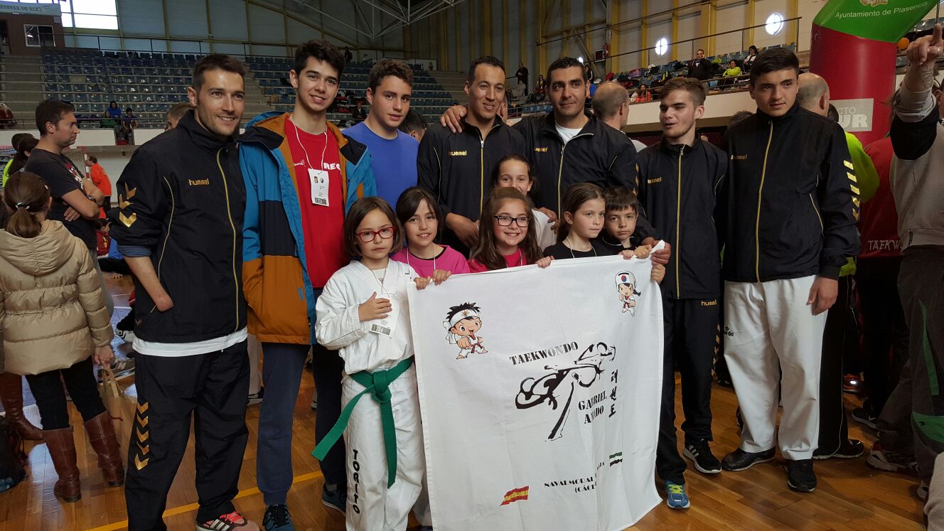 Taekwondistas de la escuela de Gabriel Amado en Plasencia 