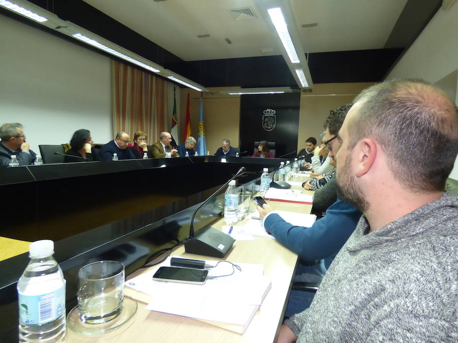 El pleno ordinario de abril debatirá cuatro mociones de la oposición