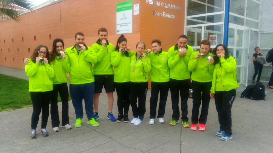 El Club Natación Moralo logra 19 medallas en el Campeonato de Extremadura Open Master