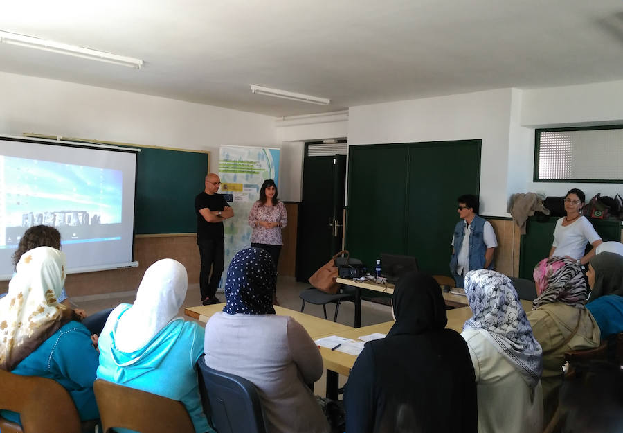 La alcaldesa asistió a la presentación de taller 