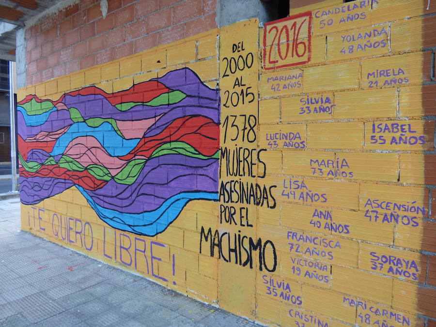 Mural reivindicativo de El Tren de la Libertad y Amatista contra los asesinatos machistas
