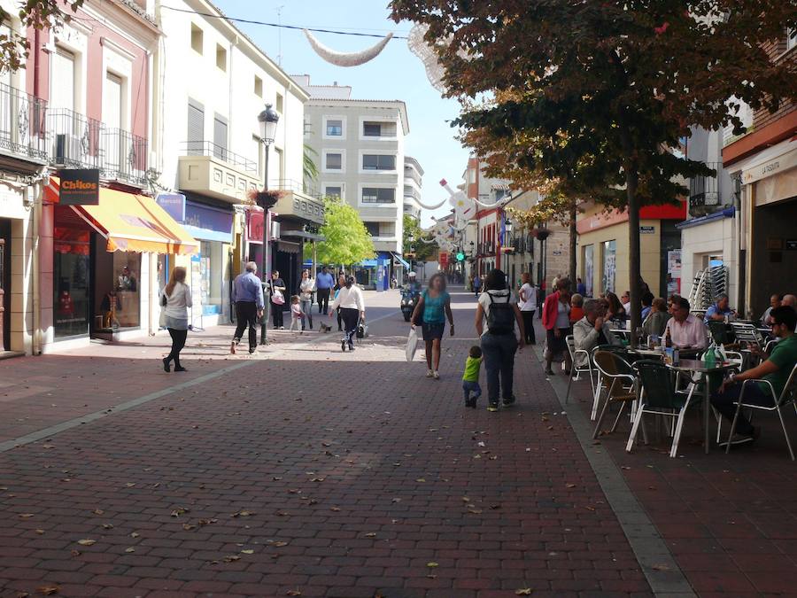 Zona peatonal y comercial de Urbano González Serrano 