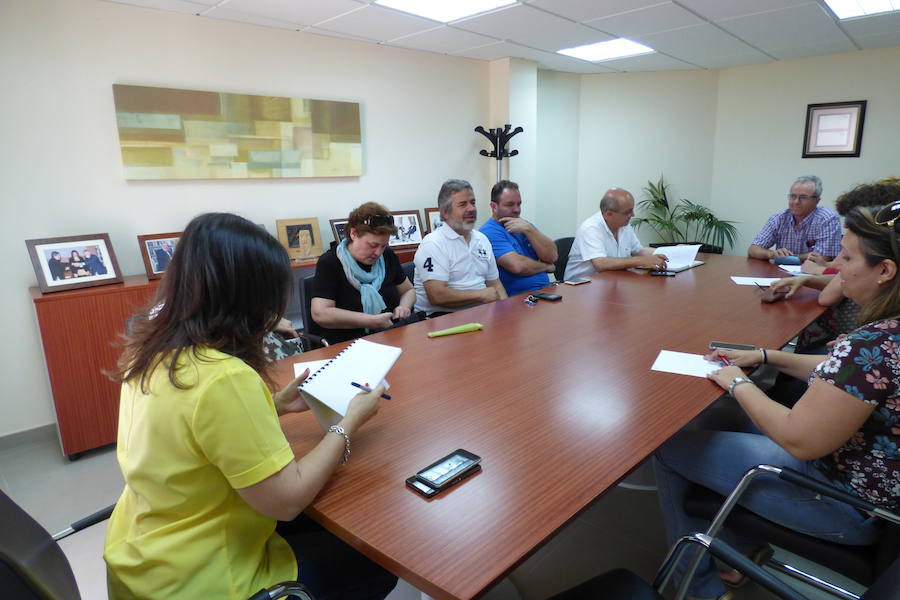 Reunión de la alcaldesa con representantes sindicales y del comité de empresa 