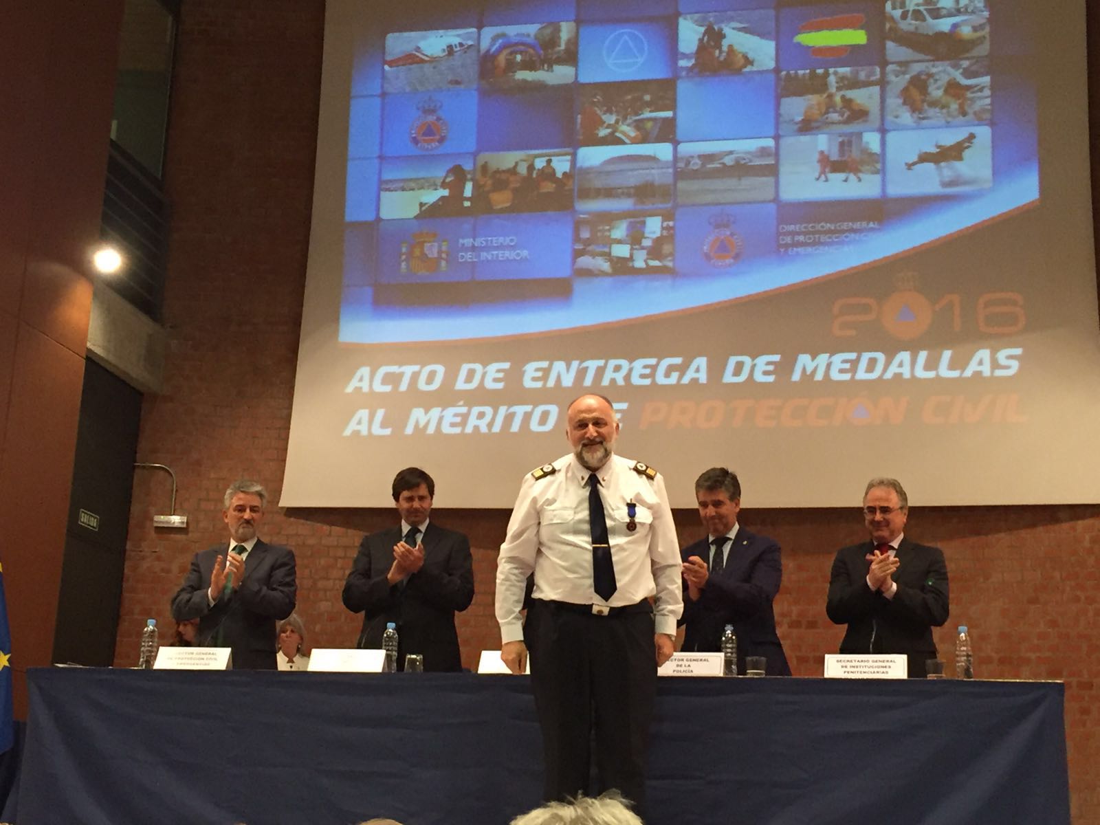 Eduardo Juliench recibió la medalla en un acto celebrado en Rivas Vaciamadrid 