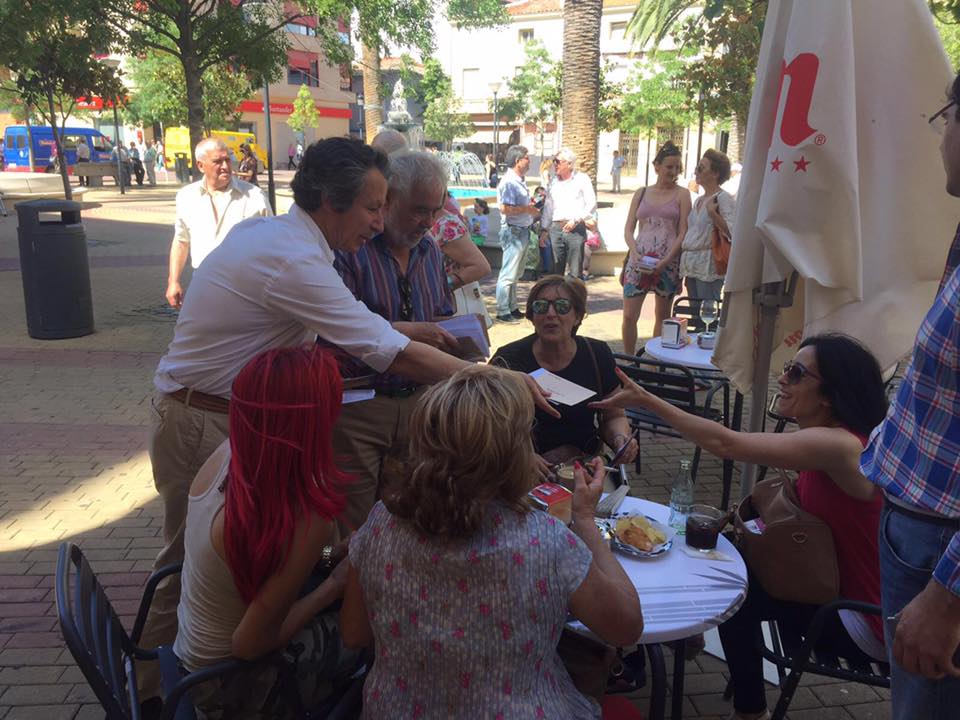 Floriano con Rafael Mateos por las calles de Navalmoral Facebook