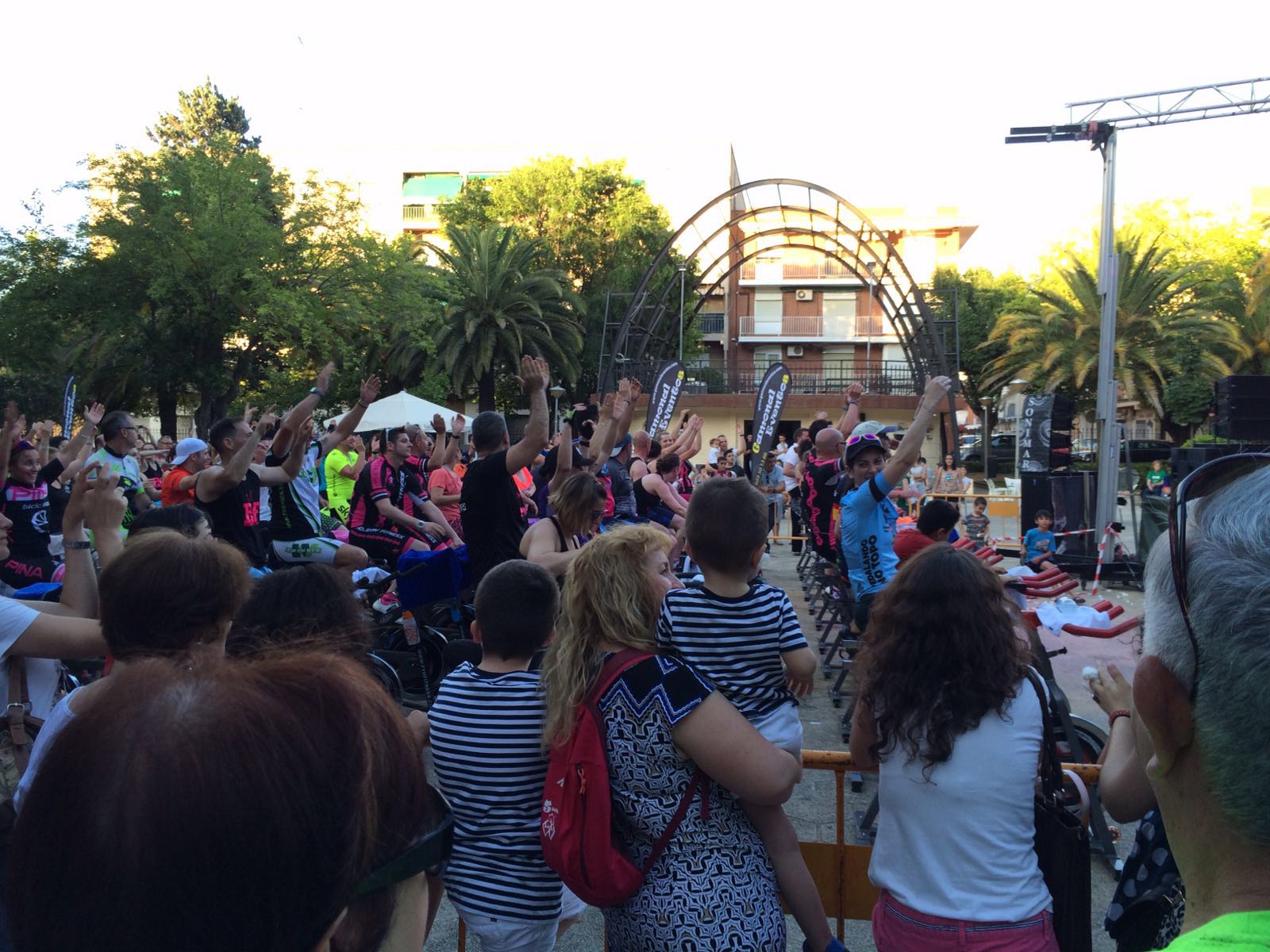 Gran ambiente en el parque municipal en el I Cycling Day Solidario