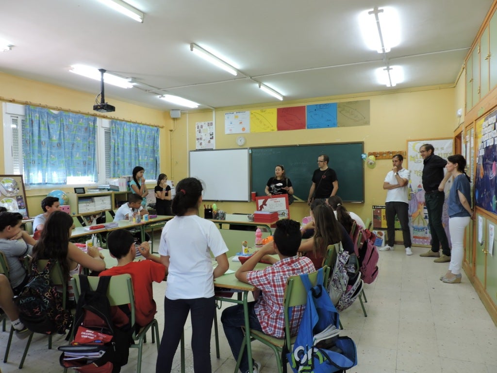 Un millón de abrazos y tres toneladas de esperanza del colegio Almanzor para Valeria
