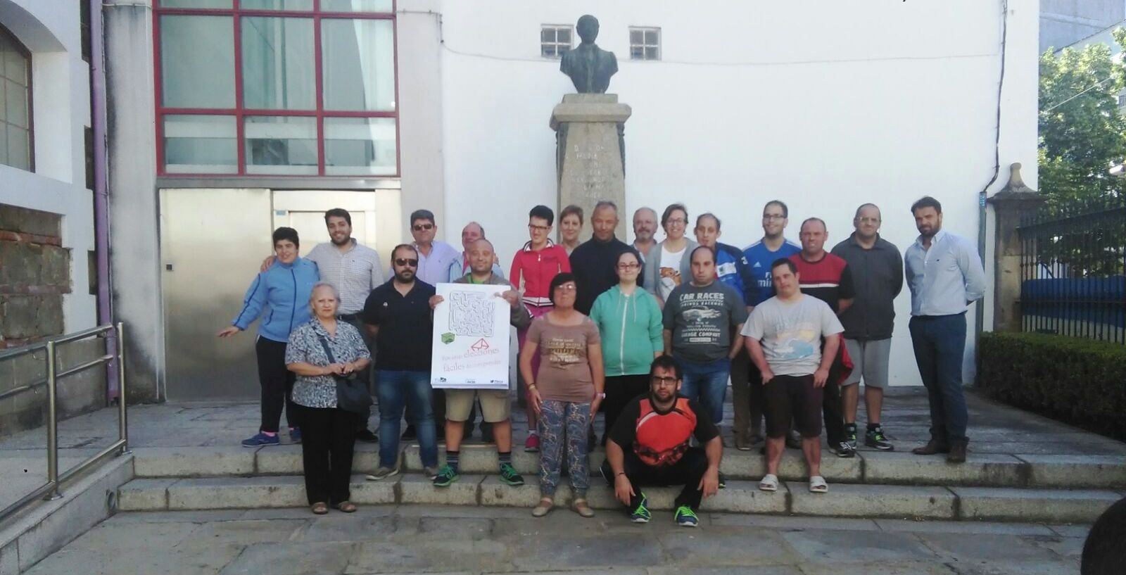 Usuarios del Taller Ocupacional con representantes políticos 