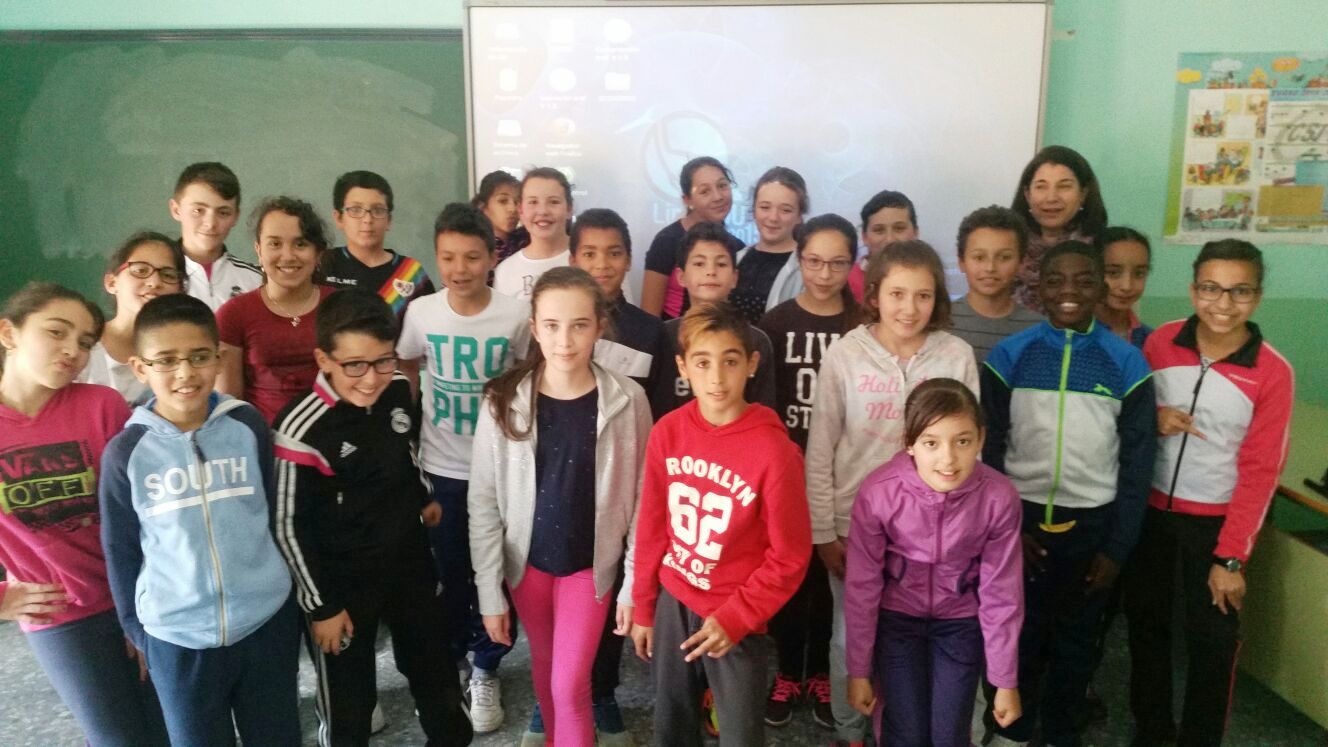 Doña Asun con sus últimos alumnos 