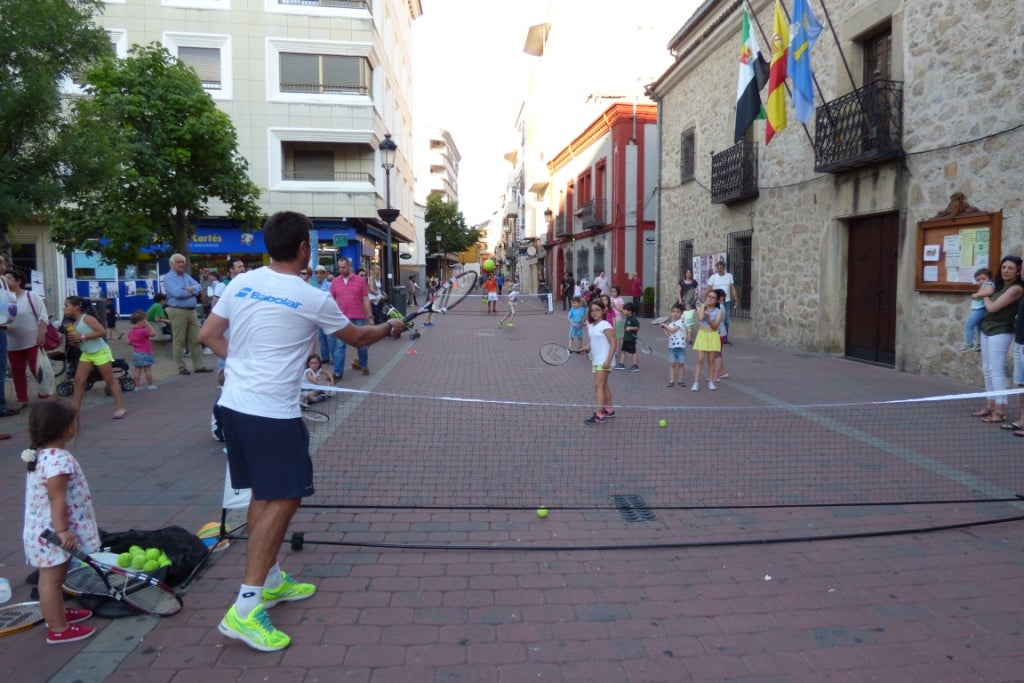 Tenis y pa´el en la zona peatonal 