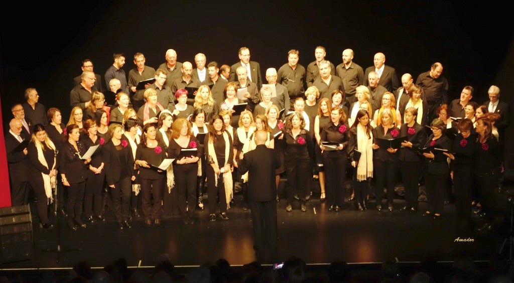 El Encuentro de Corales llena de música el Teatro del Mercado