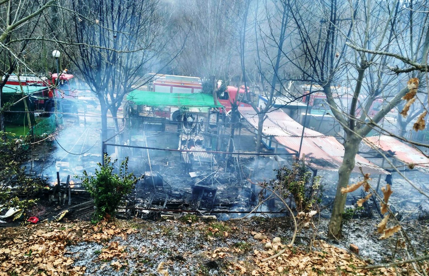 Un incendio destruye unas 16 caravanas en un cámping de Losar de la Vera