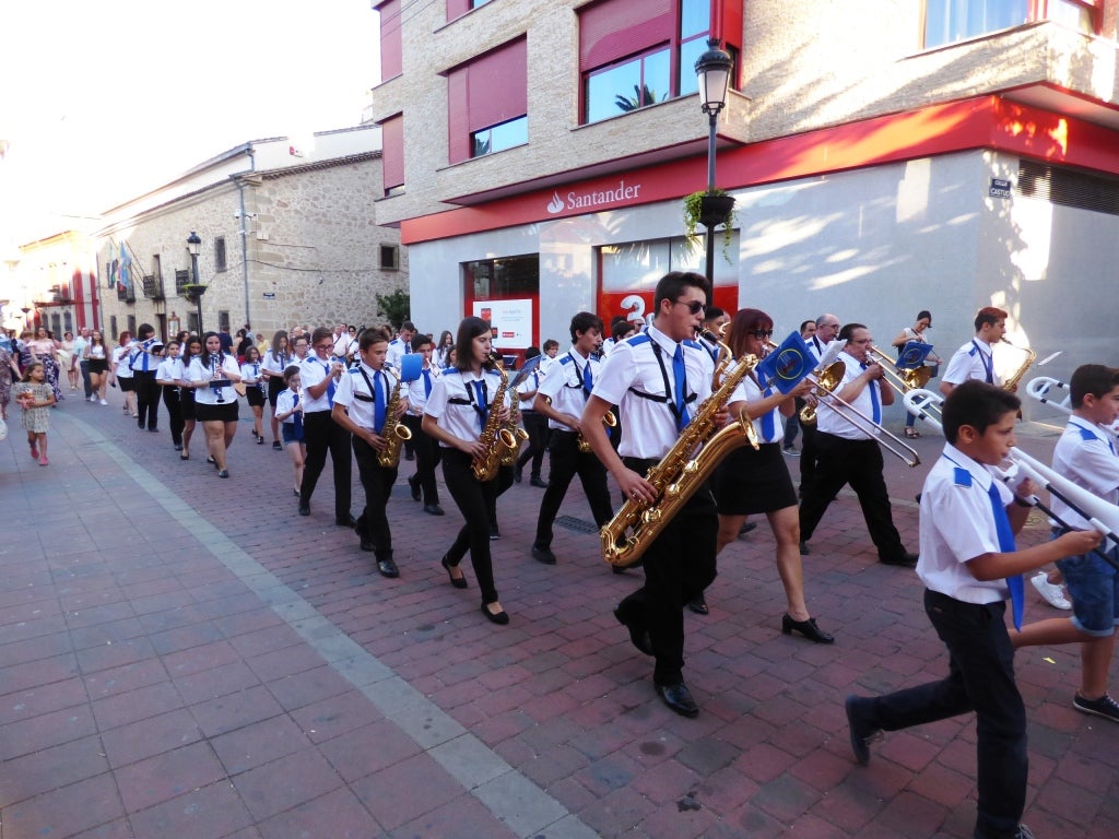 El joven Iván Correas dirige la Minibanda, que se presentó en el XI Encuentro de Bandas de Música
