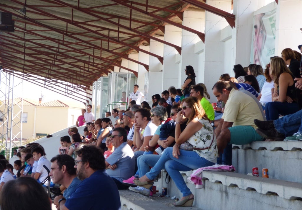 El Moralo rendirá un homenaje en el partido del jueves a Guardia Civil y Policía Local