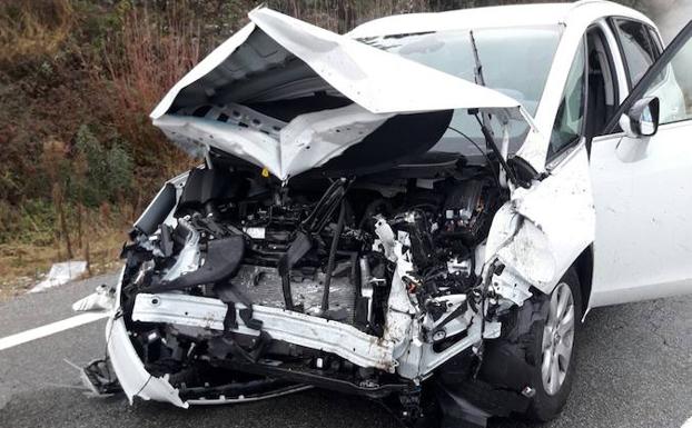 Una mujer herida grave y otra leve en un accidente de tráfico en las cuestas de Torreseca