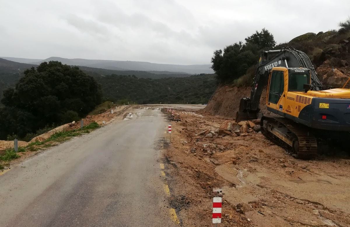 Diputación reabre al tráfico el tramo de la carretera de Mesas de Ibor cortado desde primeros de mes