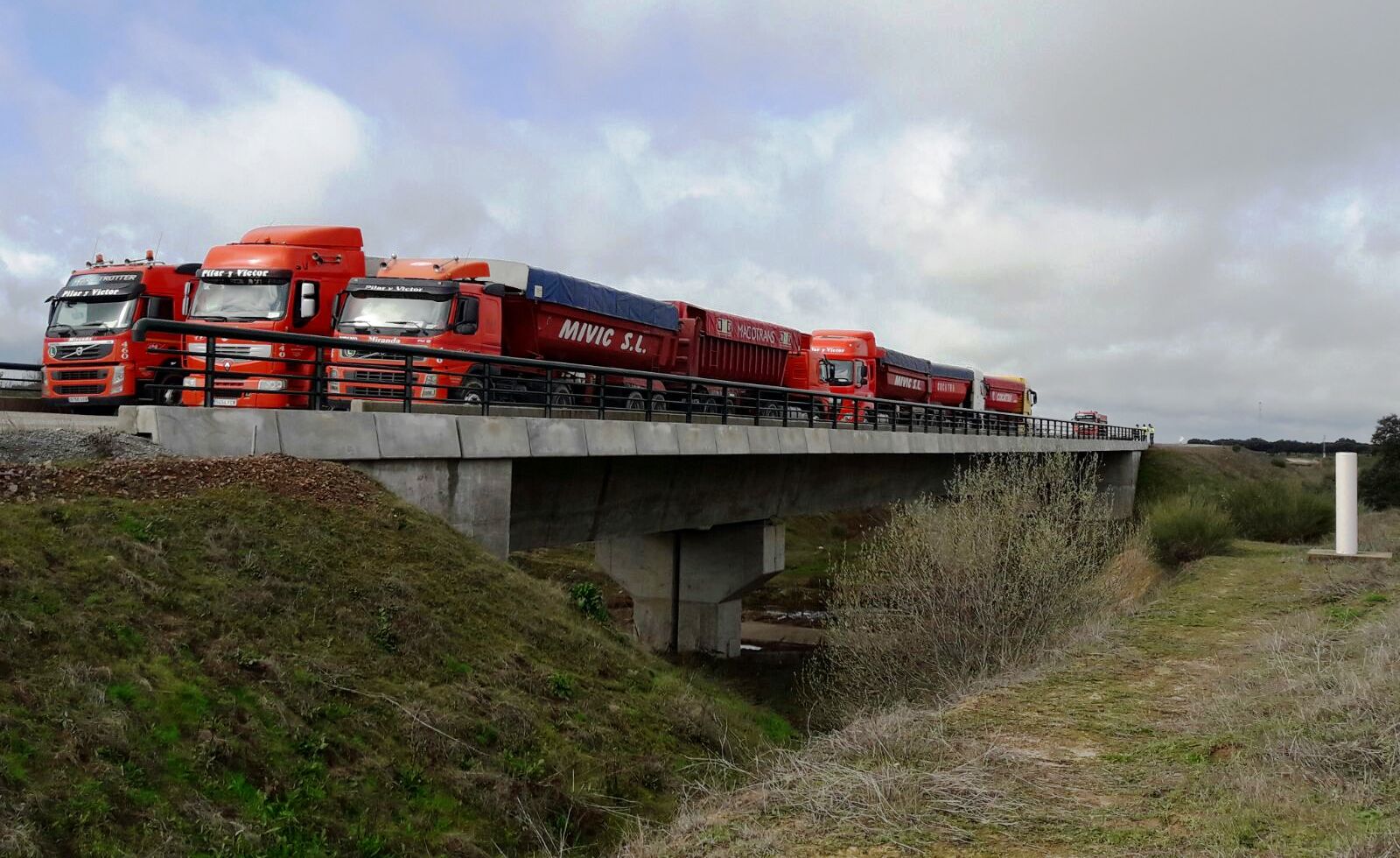 Un millón de kilos para probar la resistencia de los nuevos viaductos