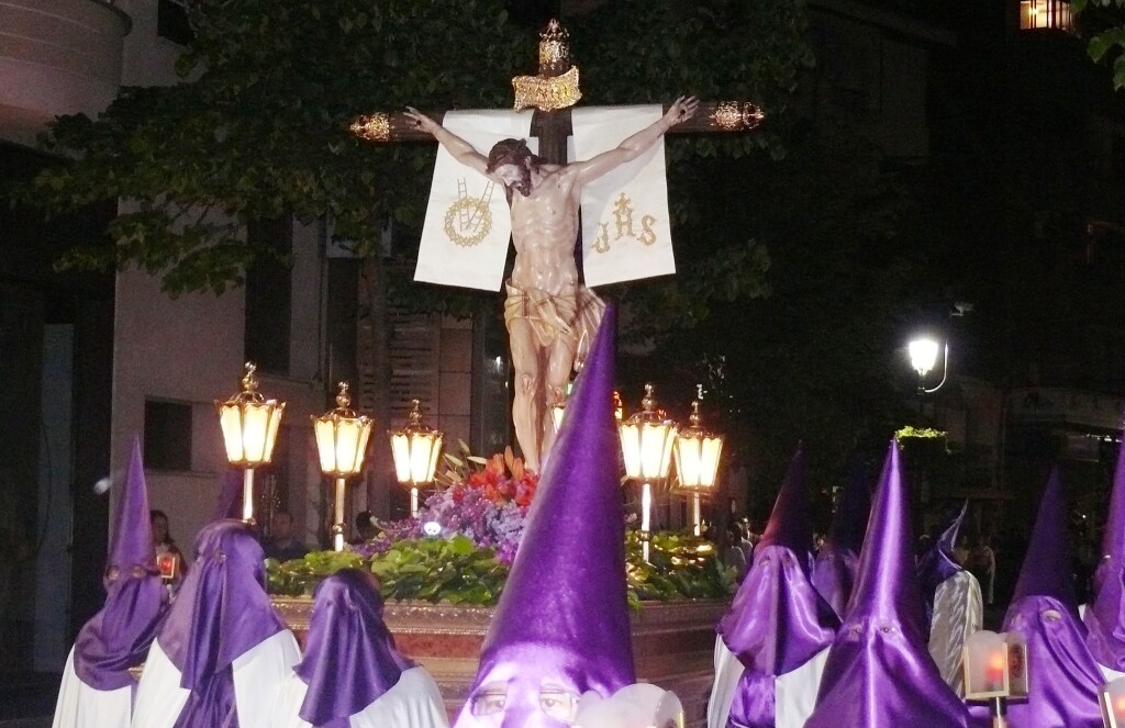 El Cristo en la Cruz, único protagonista de la procesión del Silencio