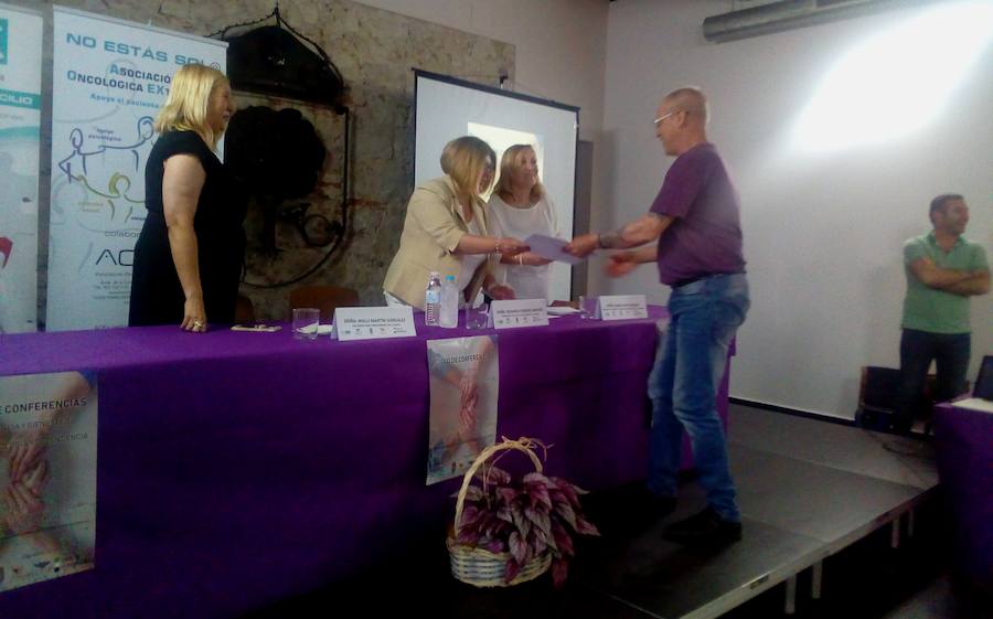 La actividad terminó con la entrega de diplomas a los asistentes 